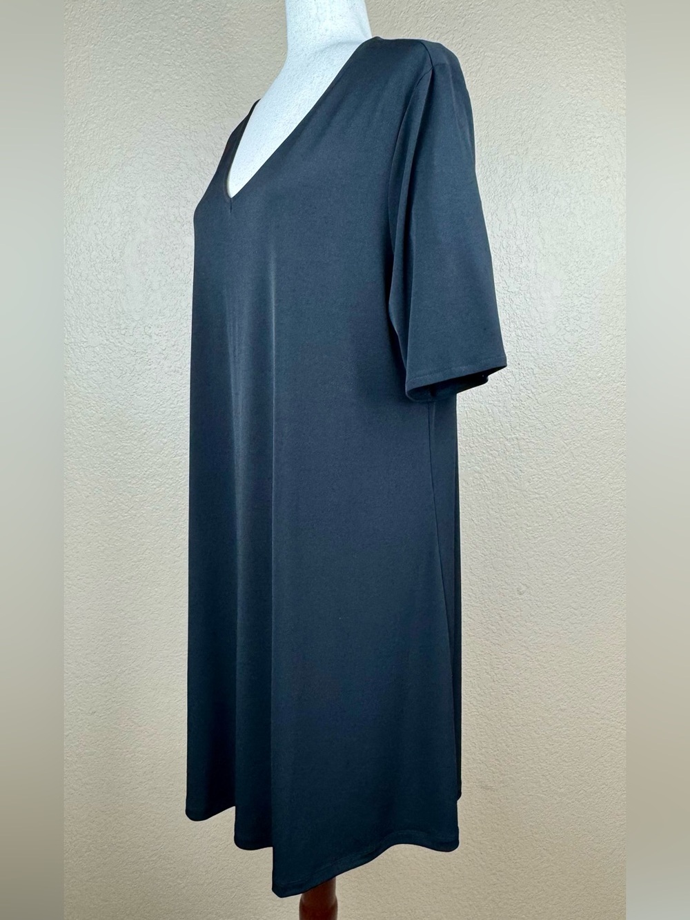 Chico’s women’s short sleeve, midi dress. Classic silhouette.Size 3 = XL (14-16)